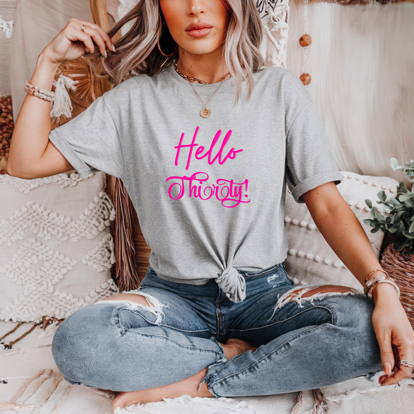 Hello 30 T-shirt Birthday party celebration woman gift surprise